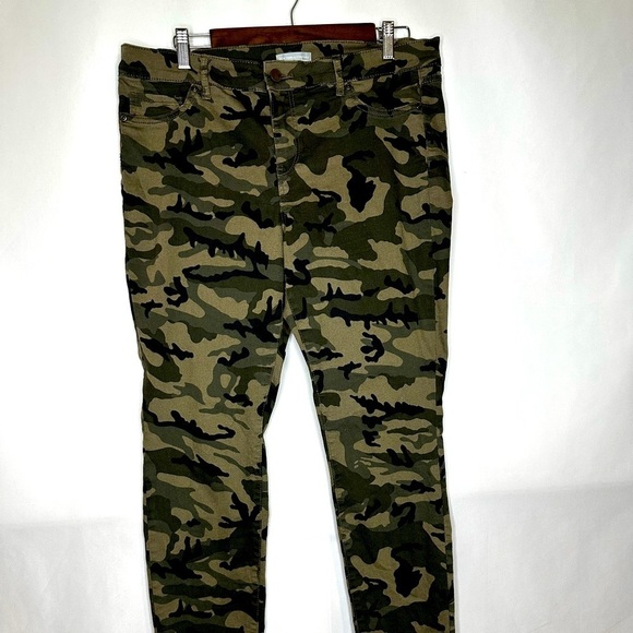 New York & Company Camouflage Jean - Picture 1 of 7